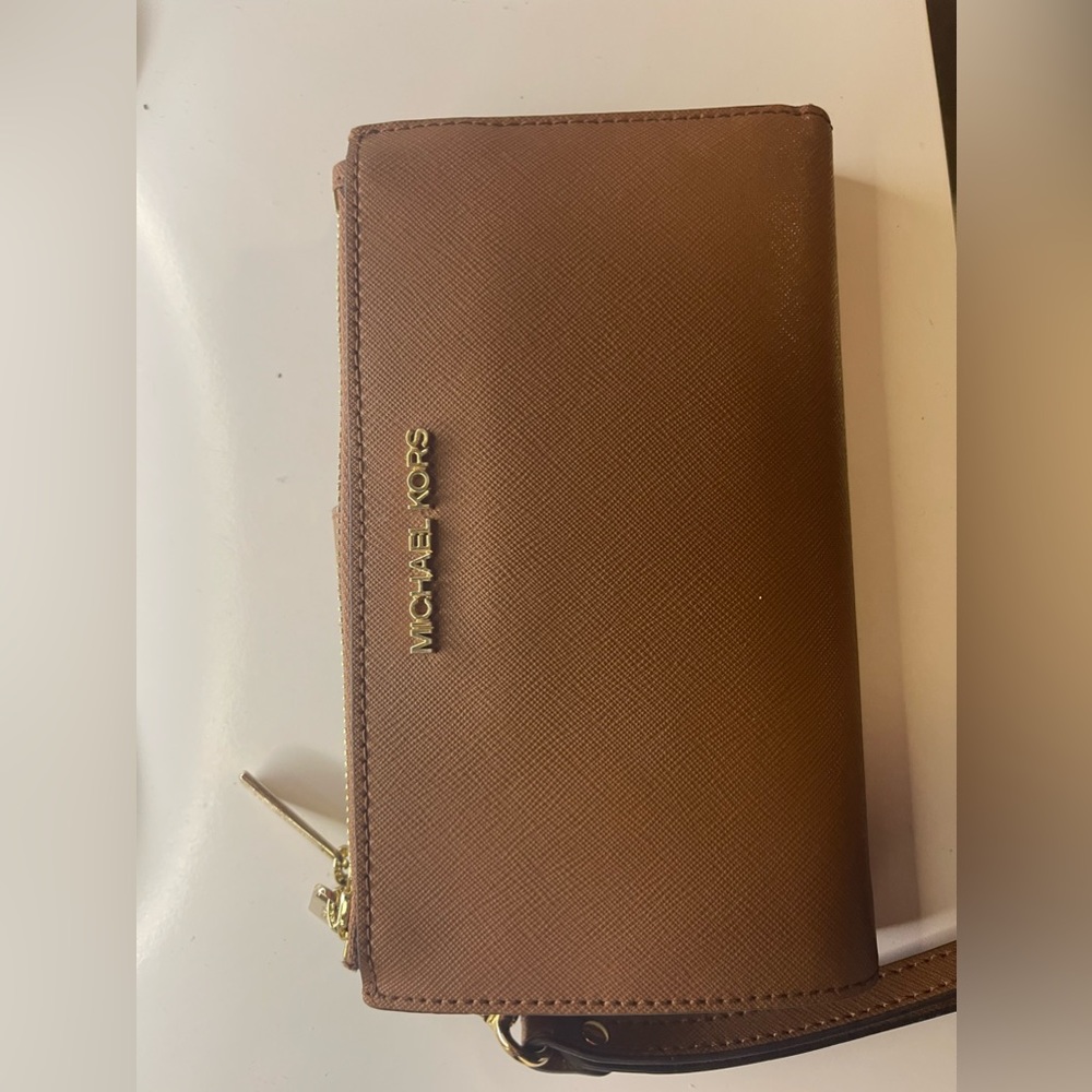 Michael kors wristlet